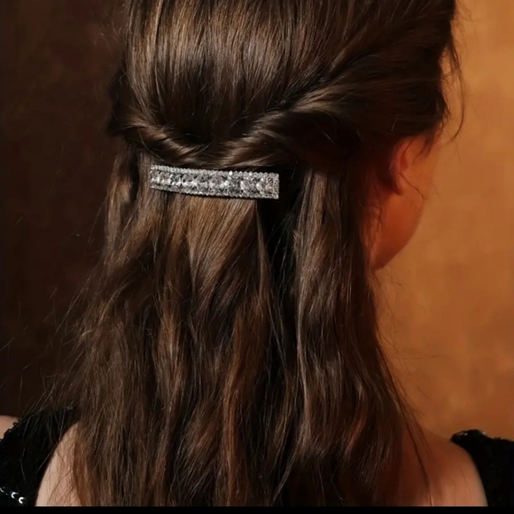 New! Stylish  hair  clip  - BTQ - Picture 6 of 7